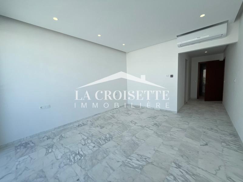 Villa S+3 avec piscine et jardin à Gammarth